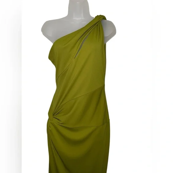 Nicholas Green Kinley Gown Size 8 - threedaughtersproperties.com